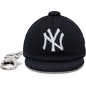 prislusenstvi-namornicka-modra-llavero-mini-cap-keychain-new-york-yankees-mlb-new-era