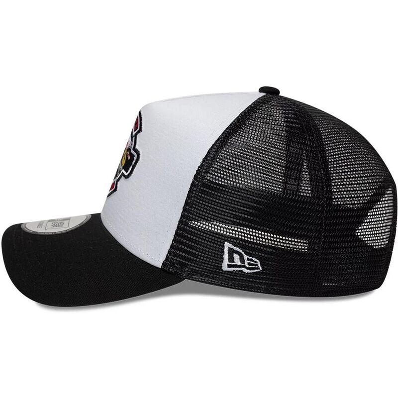 cepice-zaoblena-cerna-snapback-a-frame-location-icon-pigs-eye-garage-new-era