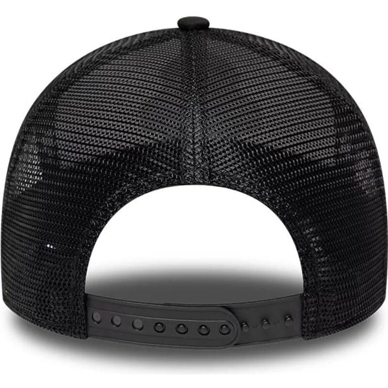 cepice-zaoblena-cerna-snapback-a-frame-location-icon-pigs-eye-garage-new-era