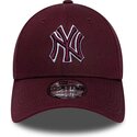 cepice-zaoblena-cervena-nastavitelny-9forty-team-outline-new-york-yankees-mlb-new-era