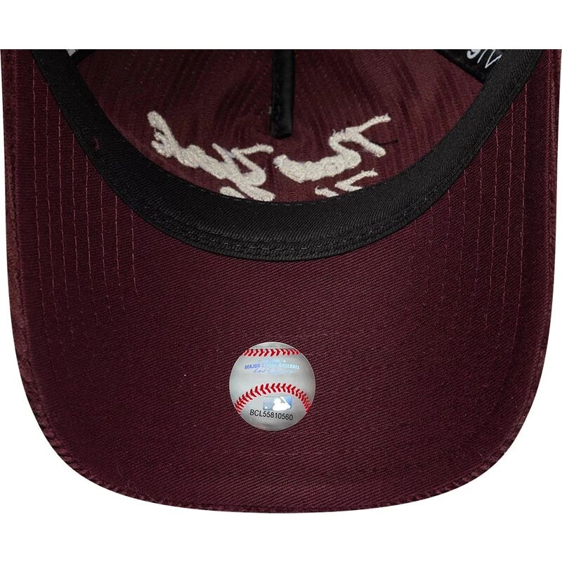 cepice-zaoblena-cervena-nastavitelny-9twenty-a-frame-cord-script-new-york-yankees-mlb-new-era