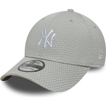 Čepice zaoblená šedá přiléhavá 39THIRTY Stretch Mesh New York Yankees MLB New Era