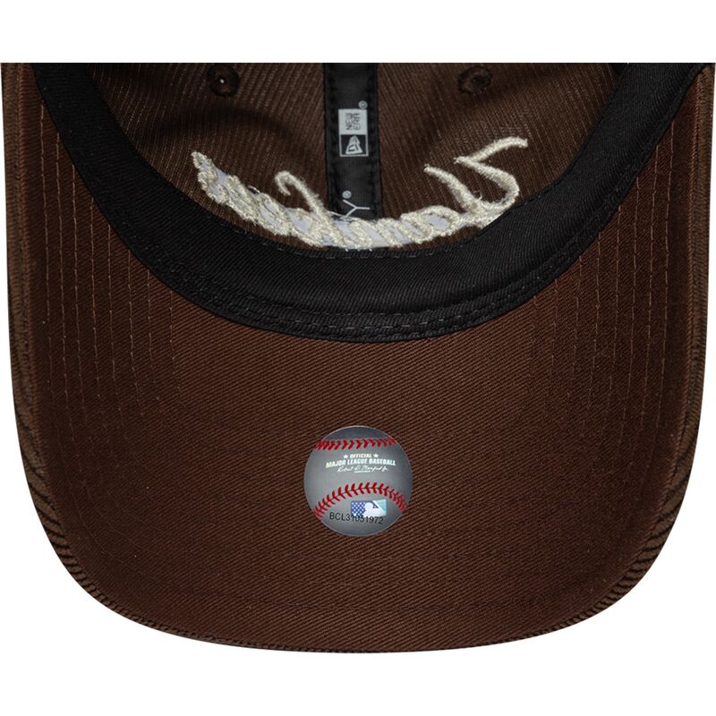 cepice-zaoblena-hneda-nastavitelny-9twenty-cord-script-new-york-yankees-mlb-new-era