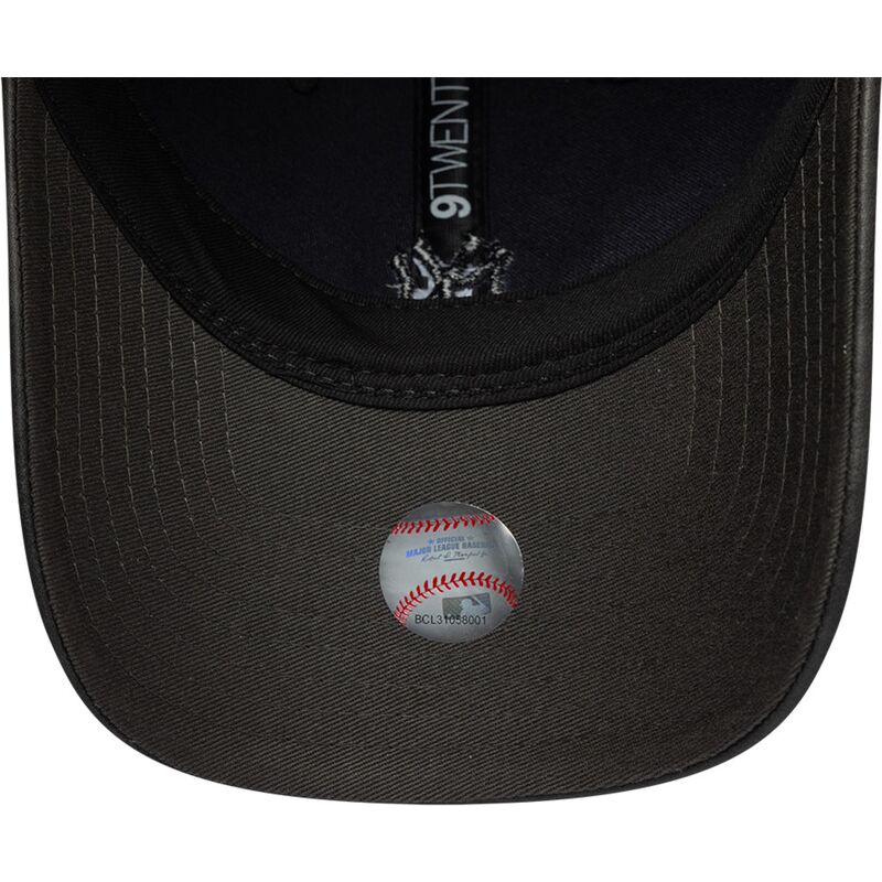 cepice-zaoblena-cerna-nastavitelny-9twenty-washed-pu-new-york-yankees-mlb-new-era
