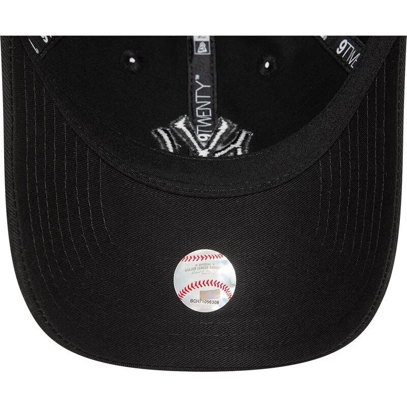 cepice-zaoblena-cerna-nastavitelny-9twenty-league-essential-new-york-yankees-mlb-new-era