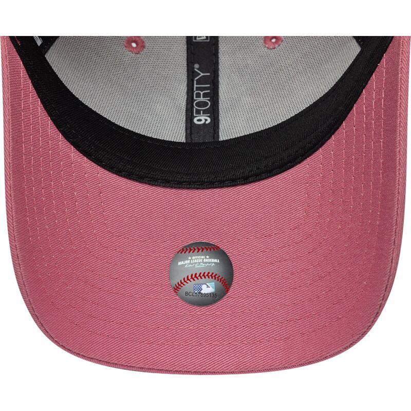 cepice-zaoblena-ruzova-nastavitelny-9forty-league-essential-cas-new-york-yankees-mlb-new-era