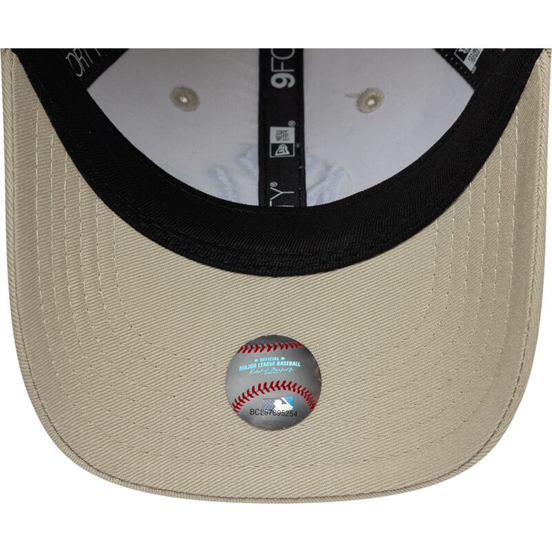 cepice-zaoblena-bezova-nastavitelny-9forty-monster-icon-new-york-yankees-mlb-new-era