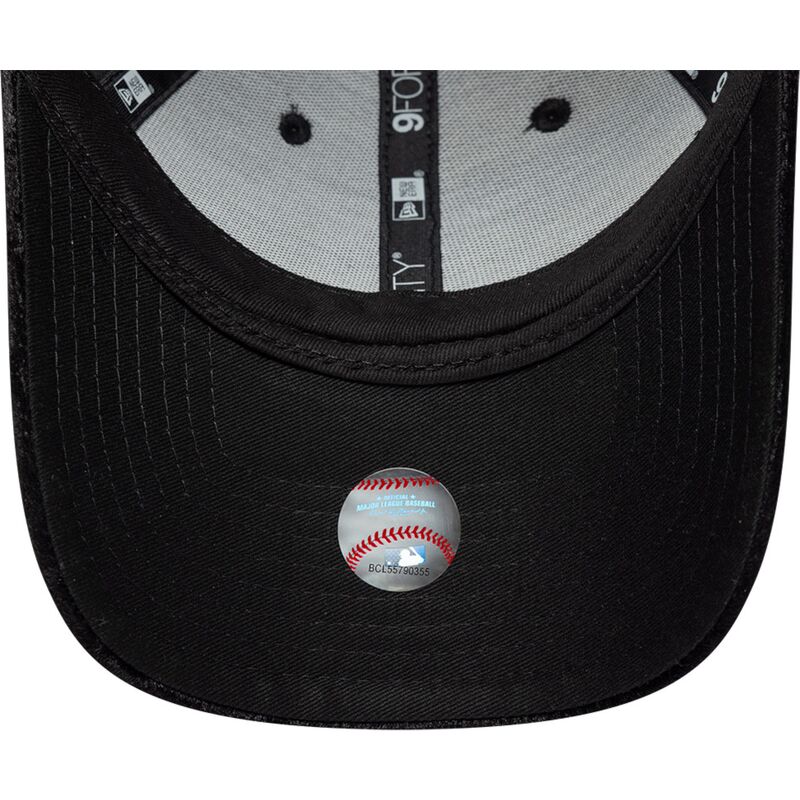 cepice-zaoblena-cerna-nastavitelny-9forty-pattern-velour-new-york-yankees-mlb-new-era