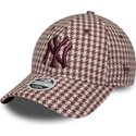 cepice-zaoblena-cervena-nastavitelny-9forty-m-crown-houndstooth-new-york-yankees-mlb-new-era