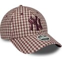cepice-zaoblena-cervena-nastavitelny-9forty-m-crown-houndstooth-new-york-yankees-mlb-new-era