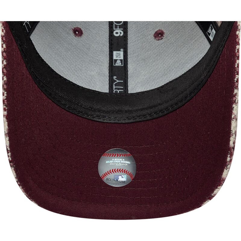 cepice-zaoblena-cervena-nastavitelny-9forty-m-crown-houndstooth-new-york-yankees-mlb-new-era