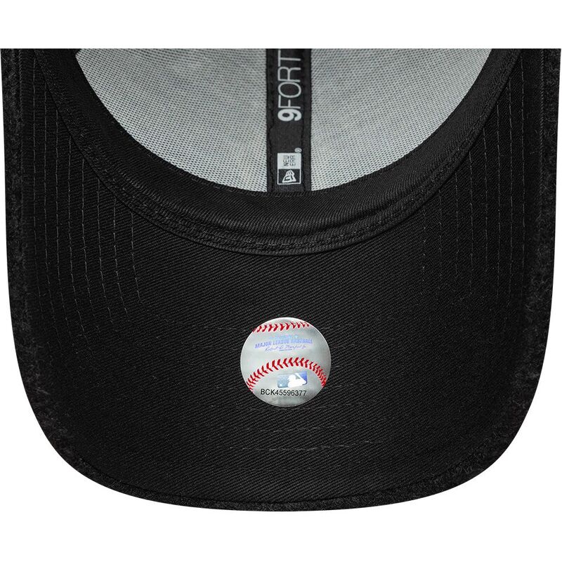 cepice-zaoblena-cerna-snapback-9forty-winter-borg-new-york-yankees-mlb-new-era