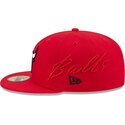 cepice-rovna-cervena-prilehava-59fifty-side-script-chicago-bulls-nba-new-era