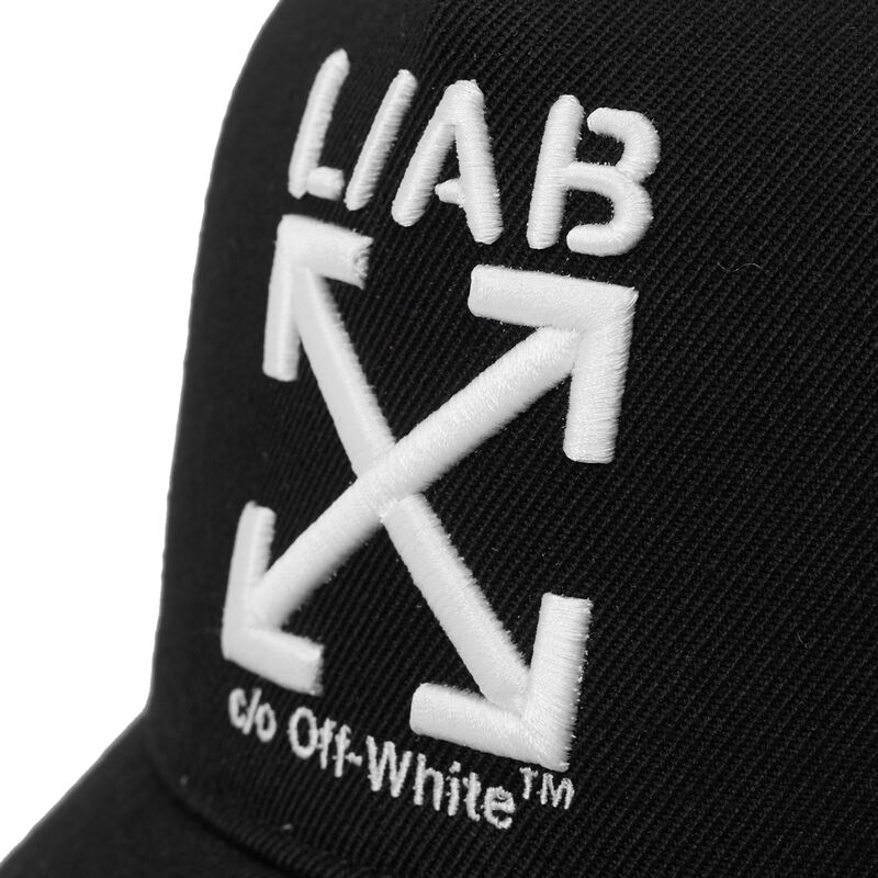 cepice-zaoblena-cerna-nastavitelny-clamp-arrows-twill-l-ab-c-o-off-white