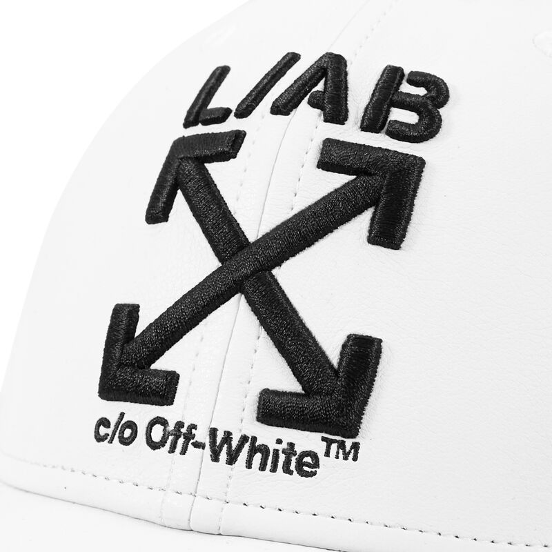 cepice-zaoblena-bila-nastavitelny-clamp-arrows-pu-leather-l-ab-c-o-off-white