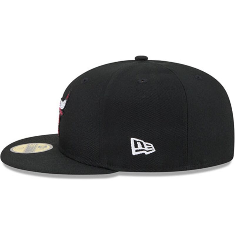cepice-rovna-cerna-prilehava-59fifty-rhinestone-badge-chicago-bulls-nba-new-era