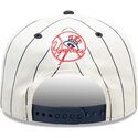 cepice-zaoblena-namornicka-modra-snapback-19twenty-pinstripe-new-york-yankees-mlb-new-era