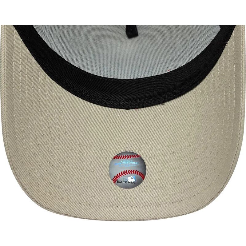 cepice-zaoblena-bezova-snapback-a-frame-league-essential-new-york-yankees-mlb-new-era cepice-zaoblena-bezova-snapback-a-frame-league-essential-new-york-yankees-mlb-new-era