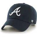marineblaue-kappe-mit-gebogenem-schirm-und-frontalem-mlb-atlanta-braves-logo-von-47-brand